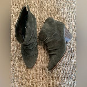 Splendid Forest Green Suede Boots size 9